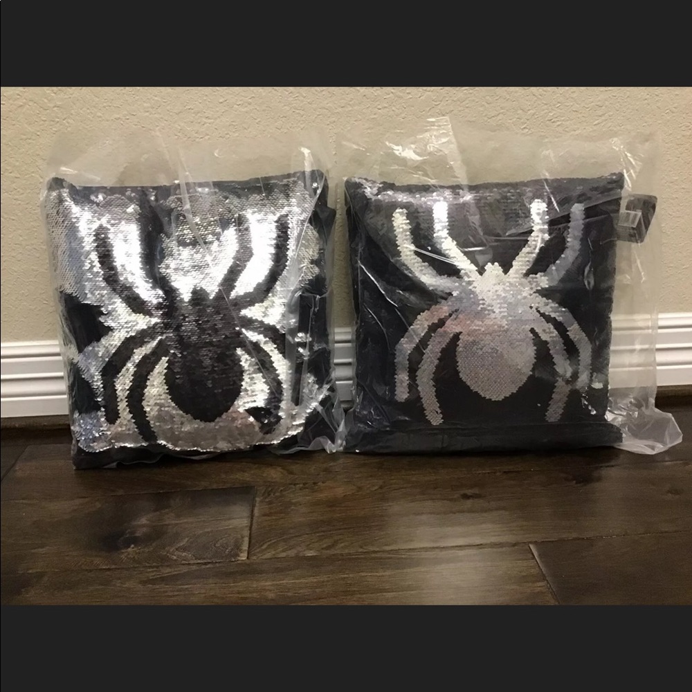 NWT! (2) Spider Reversible Sequined Halloween Pillows black silver, Spooky Cool!